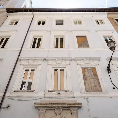 Trevi Apartment-3